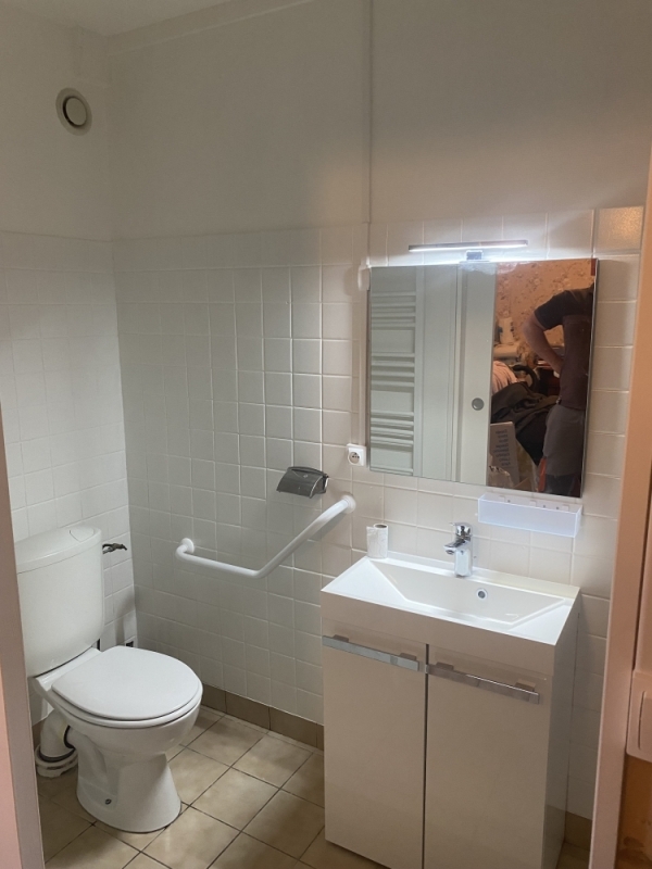 Salle d'eau accessibilité clef en main, Genouilly, B&C