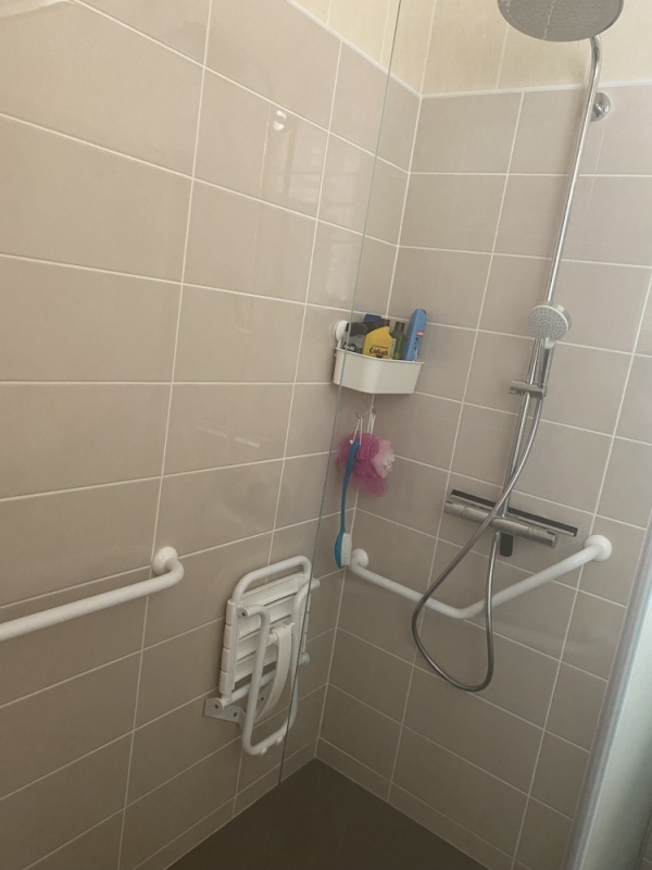Salle d'eau accessibilité clef en main, Genouilly, B&C, B&C