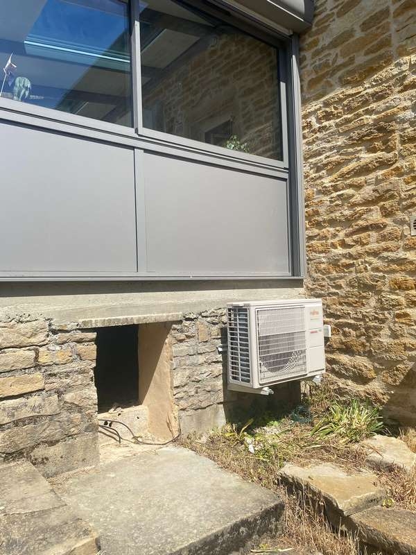 Pose de climatisation, Genouilly, B&C
